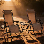 Sada 2 polohovacích zahradních židlí se stolem - béžová