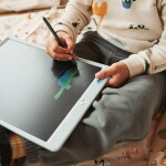 LIEWOOD Magnetický LCD kreslící tablet Zora Crocodille, modrá barva