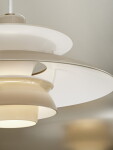 Louis Poulsen Závěsná lampa PH 5 Ø320 Opal Beige, béžová barva, plast
