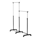 Věšák dvouramenný, černý plast.