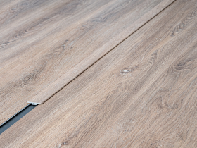 Podlahový přechodový profil – SPC RIGID T-LINE Victoria EF system, d. 1,2 m; š. 35 mm