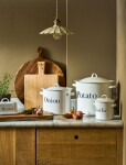 Garden Trading Smaltovaná máslenka s nápisem White, bílá barva, kov