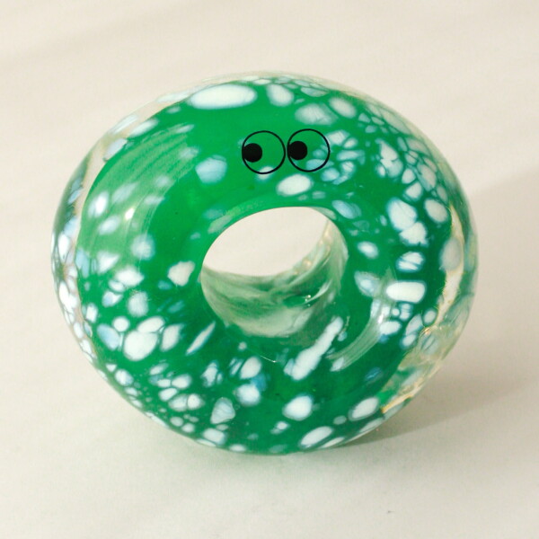 Studio Arhoj Skleněná figurka Crystal Blob Green Donut, zelená barva, sklo