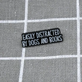 Pinarna.cz Easily distracted by dogs and books / Snadno se nechá rozptýlit psy a knihami