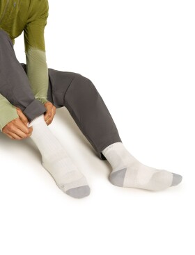 Pánské merino turistické ponožky ICEBREAKER Mens Hike+ Ultralight Quarter, Ecru Heather/Alloy velikost: 42-44 (M)