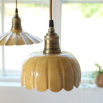 Chic Antique Stropní lampa Lunel Enamel Mellow, žlutá barva, kov