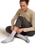 Dámské merino turistické ponožky ICEBREAKER Wmns Hike+ Medium Crew, Blizzard Heather/Alloy velikost: 38-40 (M)