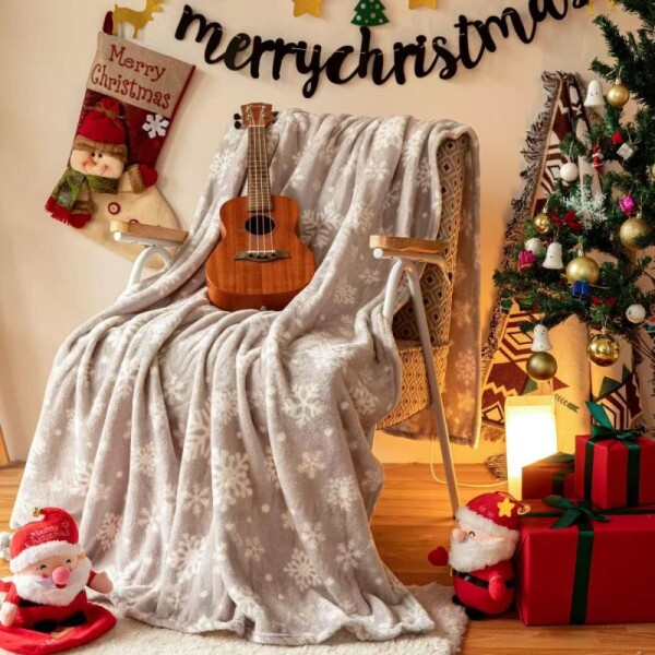 Vánoční šedá deka z mikrovlákna s bílými sněhovými vločkami Šířka: 160 cm | Délka: 200 cm