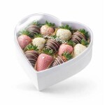 Cake Star Cake Star Dárkový box ve tvaru srdce s průhledným víkem 25 x 23 x 10 cm