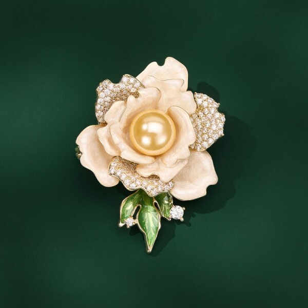 Luxusní brož ve tvaru květu se zlatou perlou Arlette, Champagne