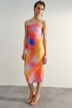 Trendyol Limitovaná edice vícebarevná tištěná vypasovaná midi flexibilní pletená šaty na jedno rameno