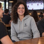 Antigua Dámská mikina Carolina Hurricanes NHL 2026 Stanley Cup Champions Takeover Fleece Raglan Full-Zip šedá Velikost: XL