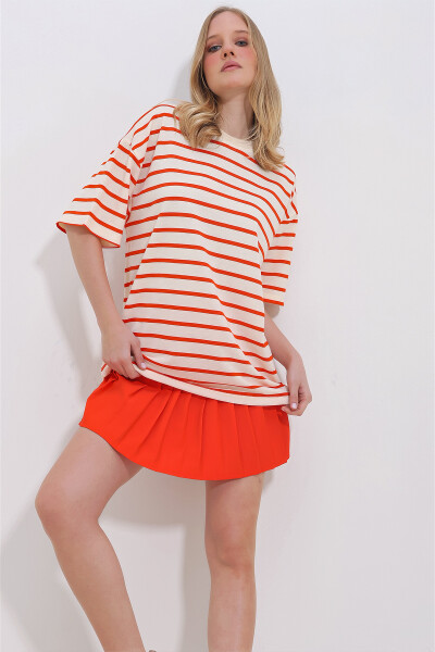 Trend Alaçatı Stili Women's Orange Crew Neck Ribbed Striped Thread Unisex T-Shirt