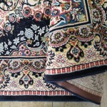DumDekorace Vintage koberec s luxusním modro-červeným vzorem