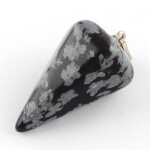 Kyvadlo z přírodního kamene - vločkový obsidián - 25 - 27 x 14 mm - 1 ks