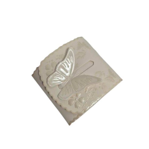 Dortisimo Svatební krabička na výslužku bílá s perleťovým vzorem Motýl (7,4 x 7,4 x 3,6 cm)