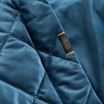 DumDekorace Přehoz na postel z lesklého sametu tmavě modré barvy Šířka: 220 cm | Délka: 240 cm