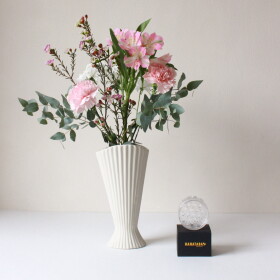 Ferm Living Exkluzivní set: váza Fountain Off White 23 cm + aranžovací kroužek Hanataba, bílá barva, krémová barva, keramika