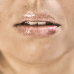 Meraki Přírodní balzám na rty Satin 20 ml, stříbrná barva, kov