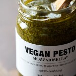 Nicolas Vahé Veganské bazalkové pesto s rýžovou mozzarisellou 135 g, zelená barva, sklo