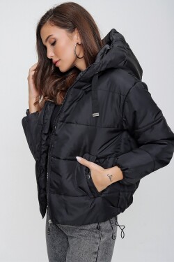 By Saygı Dámský černý nafukovací kabát s elastickým pasem, kapsou a podšitou kapucí