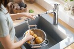 HANSGROHE - Zesis M33 Dřezová baterie s výsuvnou sprškou, sBox, chrom 74823000