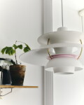 Louis Poulsen Závěsná lampa PH 5 Modern White, růžová barva, bílá barva