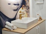 SANELA - Senzorové baterie Elektronická umyvadlová baterie, síťové napájení, zlatá SLU 76G