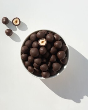 Vilgain Lískové ořechy v čokoládě – hořká čokoláda 250 g