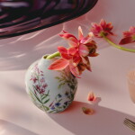 Royal Copenhagen Porcelánová váza Wildflowers, bílá barva, porcelán