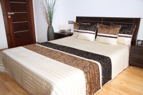 DumDekorace Luxusní přehozy na postel v krémové barvě s ornamentem Pruhovaný vzor Šířka: 220 cm | Délka: 240 cm + 4ks (2ks 40x40 cm a 2ks 50x60 cm, navíc k standardním) + 14,90 € Béžová Šířka: 220 cm | Délka: 240 cm