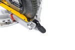 DeWalt DWS780 / Posuvná pokosová pila se svítilnou XPS / 1675W / Průměr kotouče 305 mm / hloubkou řezu 170mm