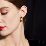 Elegantní náušnice s přírodní perlou a tygřím okem, Hnědá