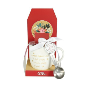 Sada hrnek a koření na svařák