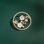 Exkluzivní brož s perlou a zirkony Mirka - květina, Zlatá
