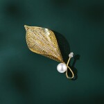 Brož s bílou perlou a zirkony Marcelle Gold, Zlatá