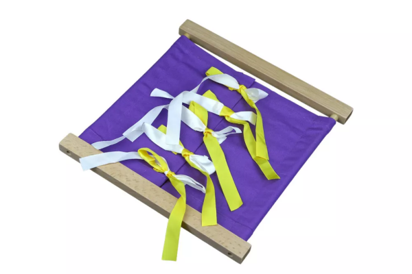 Moyo Montessori Moyo Montessori Zapínací rám - mašle
