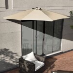 Béžový půlkruhový zahradní slunečník