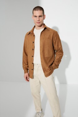 Trendyol Pánská košile Camel Regular Fit s límečkem, dlouhým rukávem, knoflíky a kapsou z semiše