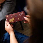 Bella Rose Obálka na peníze Šťastné a Veselé / Zlaté prasátko, červená barva, papír