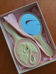 Konges Sløjd Set dětského kartáče na vlasy a zrcátka Swan Beauty, růžová barva, plast
