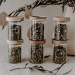 Eulenschnitt Skleněná dóza s víkem Mini Glass/Oak Easter – set 6 ks, čirá barva, přírodní barva, sklo, dřevo