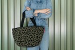 Nákupní taška přes rameno Reisenthel Shopper M Teddy leo olive