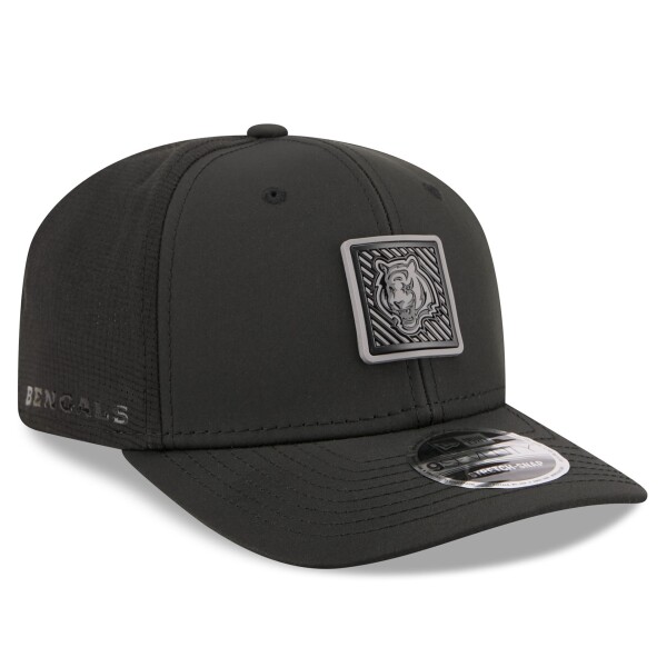 New Era Pánská kšiltovka Cincinnati Bengals NFL "BENGAL" Black 2026 Training Camp 9SEVENTY Stretch-Snap