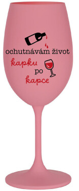 OCHUTNÁVÁM ŽIVOT KAPKU PO KAPCE - růžová sklenice na víno 350 ml