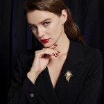 Luxusní brož s barokní bílou perlou Tesara, Zlatá Bílá