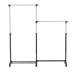 Věšák dvouramenný, černý plast.