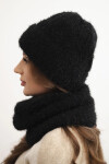 Dámská souprava čepice a šály zimní nadýchaná s ozdobným emblémem černá UNI