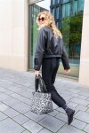 Nákupní taška přes rameno Reisenthel Shopper M Leo nero