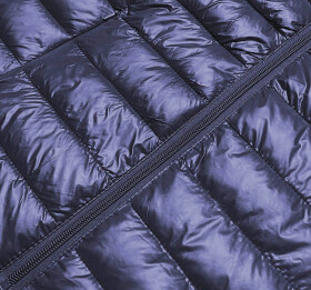 Tmavě modrá lehká prošívaná dámská bunda (5M706-215) Barva: odcienie niebieskiego, Velikost: L (40)